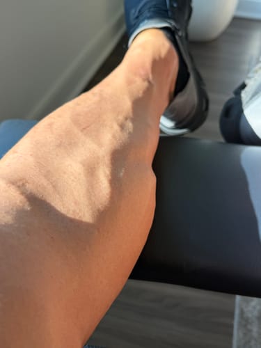 Close-up of a reviewer's muscular and vascular lower leg.